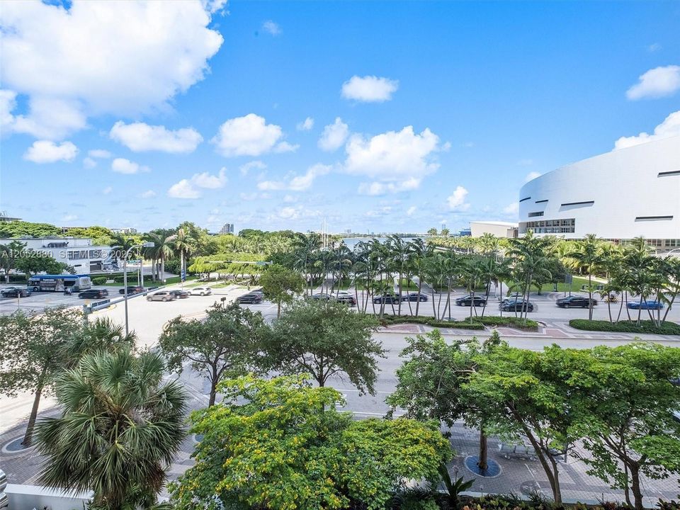 For Sale: $659,000 (1 beds, 2 baths, 1220 Square Feet)