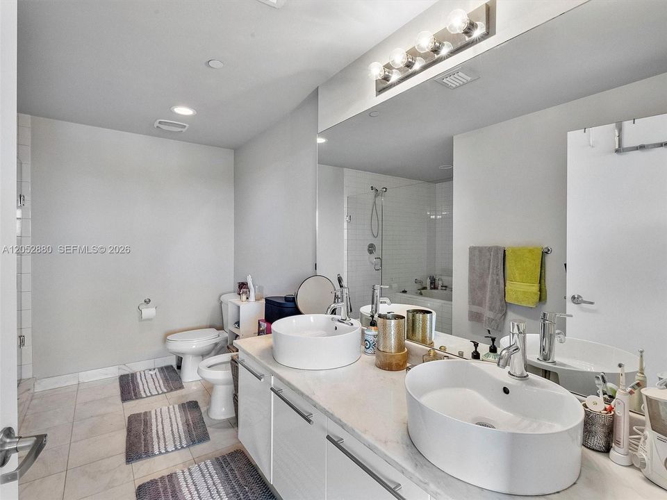 For Sale: $659,000 (1 beds, 2 baths, 1220 Square Feet)