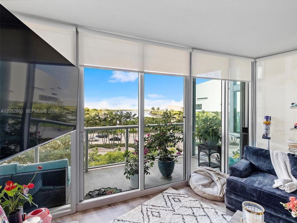 For Sale: $659,000 (1 beds, 2 baths, 1220 Square Feet)