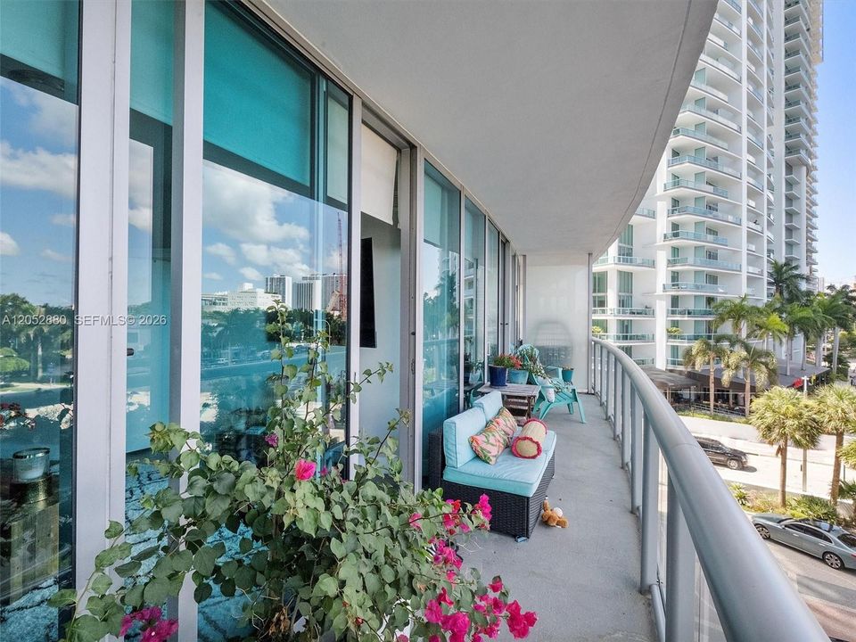 For Sale: $659,000 (1 beds, 2 baths, 1220 Square Feet)