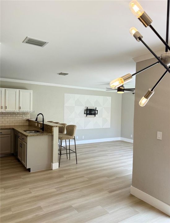 For Rent: $3,599 (4 beds, 2 baths, 1815 Square Feet)