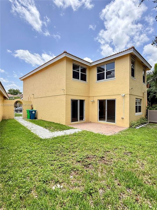 For Rent: $3,599 (4 beds, 2 baths, 1815 Square Feet)