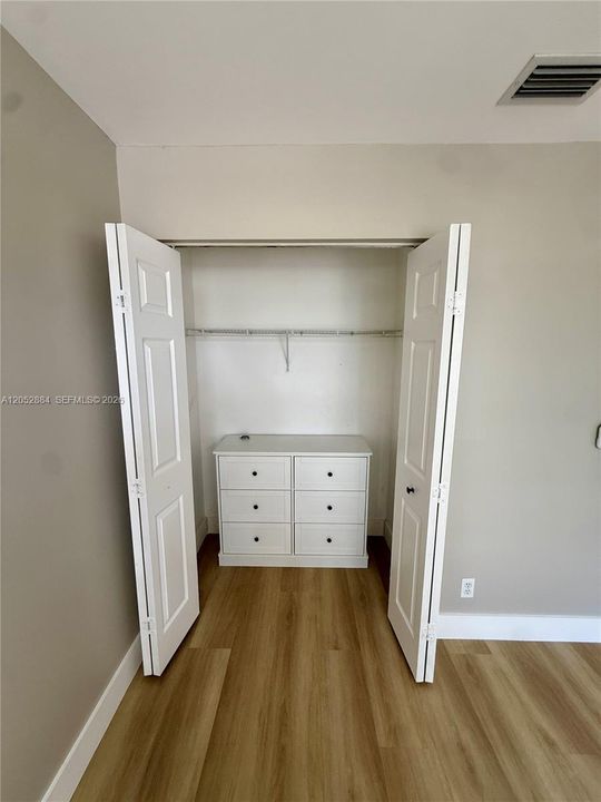 For Rent: $3,599 (4 beds, 2 baths, 1815 Square Feet)