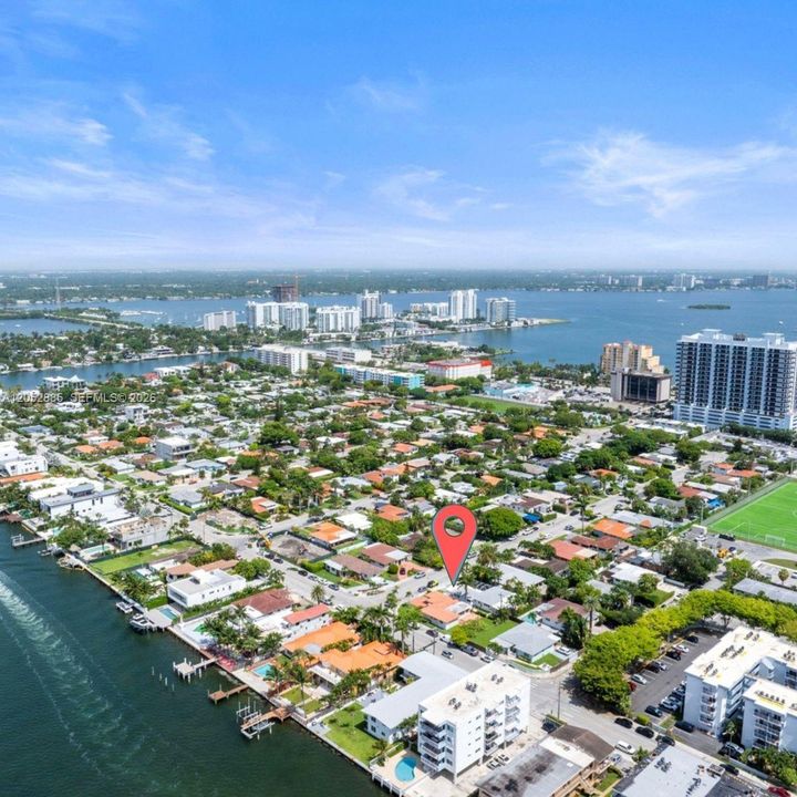 На продажу: $1,480,000 (4 спален, 3 ванн, 1719 Квадратных фут)