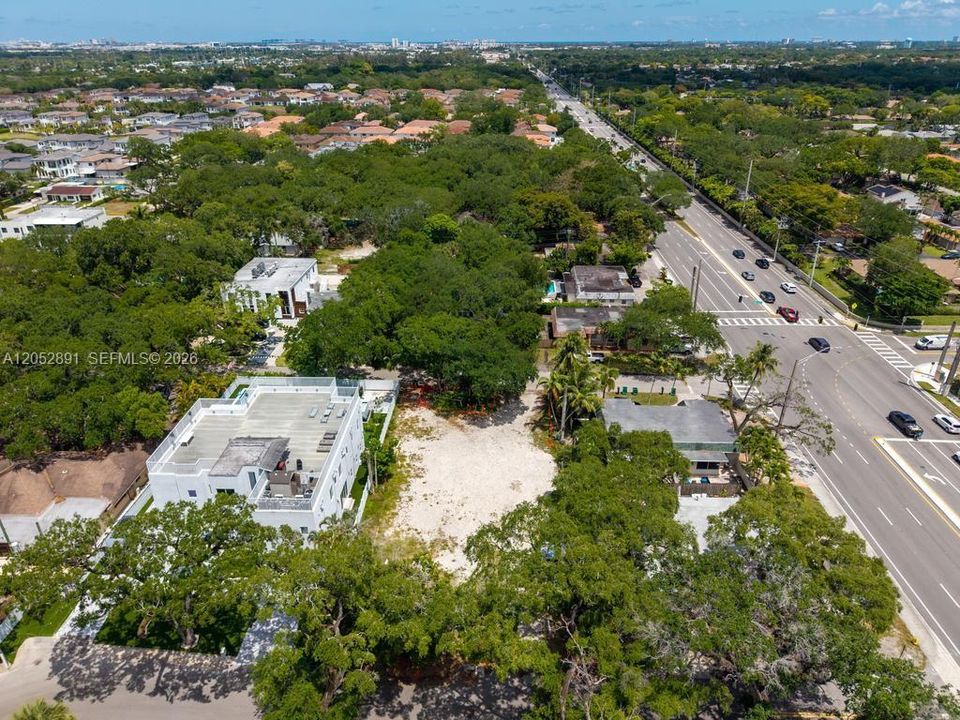 待售: $1,390,000 (0.33 acres)