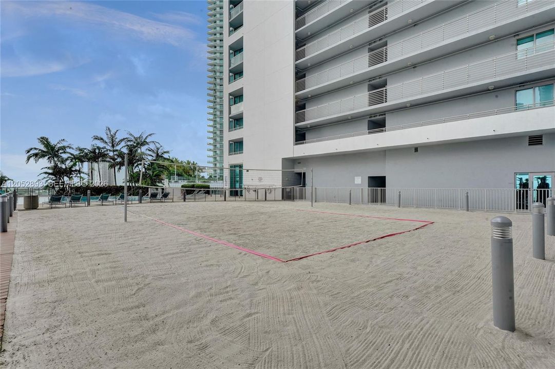For Sale: $659,000 (1 beds, 2 baths, 1220 Square Feet)