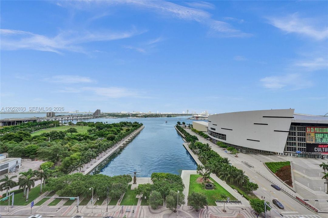 For Sale: $659,000 (1 beds, 2 baths, 1220 Square Feet)