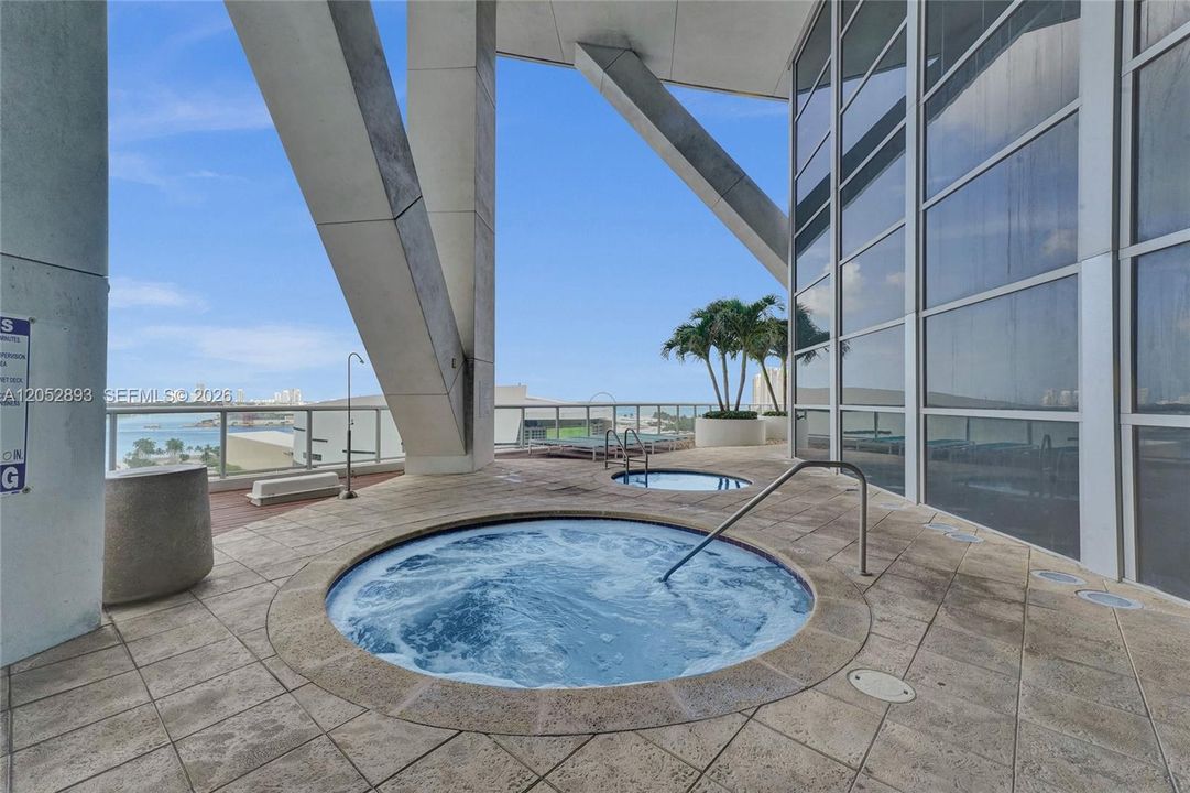For Sale: $659,000 (1 beds, 2 baths, 1220 Square Feet)