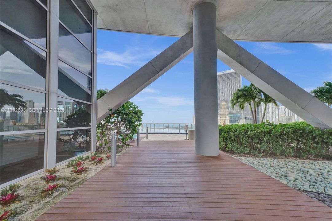 For Sale: $659,000 (1 beds, 2 baths, 1220 Square Feet)