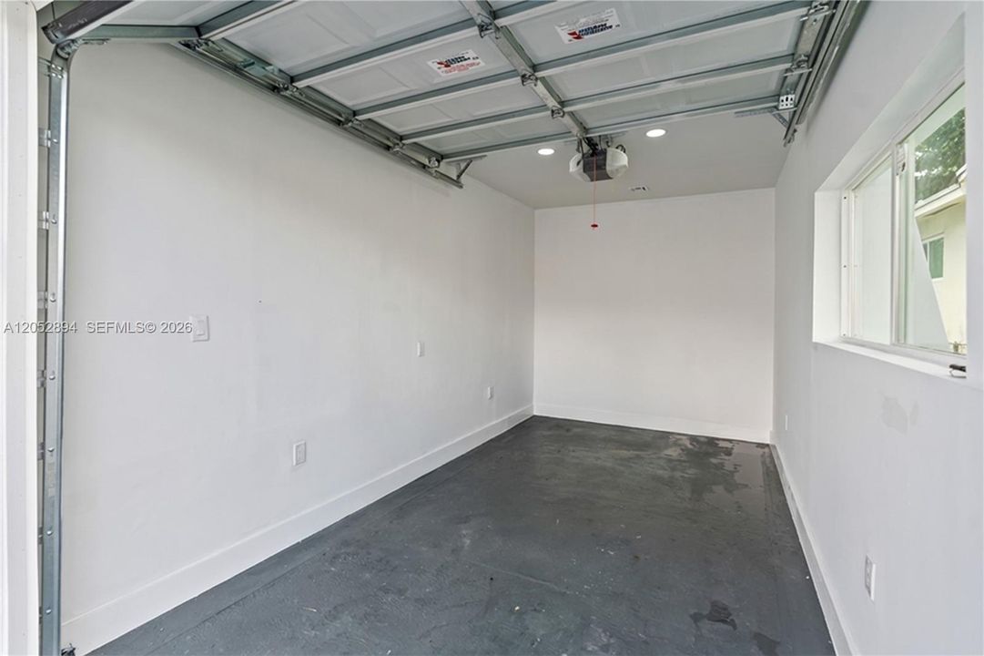 For Sale: $760,000 (5 beds, 4 baths, 2292 Square Feet)