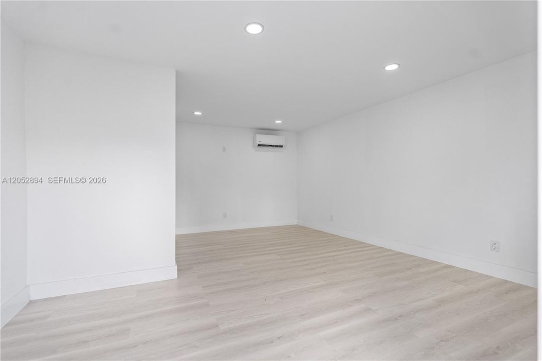 For Sale: $760,000 (5 beds, 4 baths, 2292 Square Feet)
