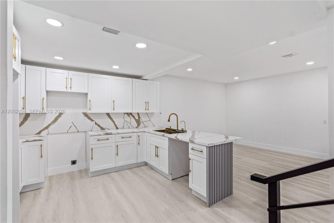 For Sale: $760,000 (5 beds, 4 baths, 2292 Square Feet)