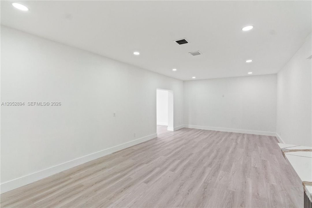 For Sale: $760,000 (5 beds, 4 baths, 2292 Square Feet)