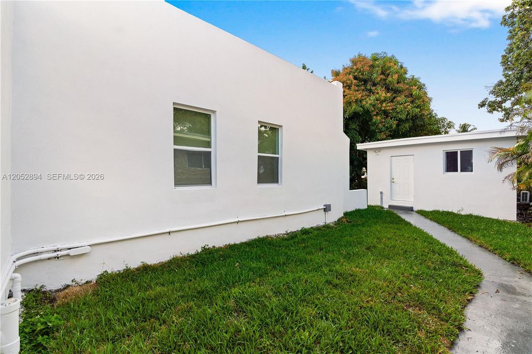 For Sale: $760,000 (5 beds, 4 baths, 2292 Square Feet)