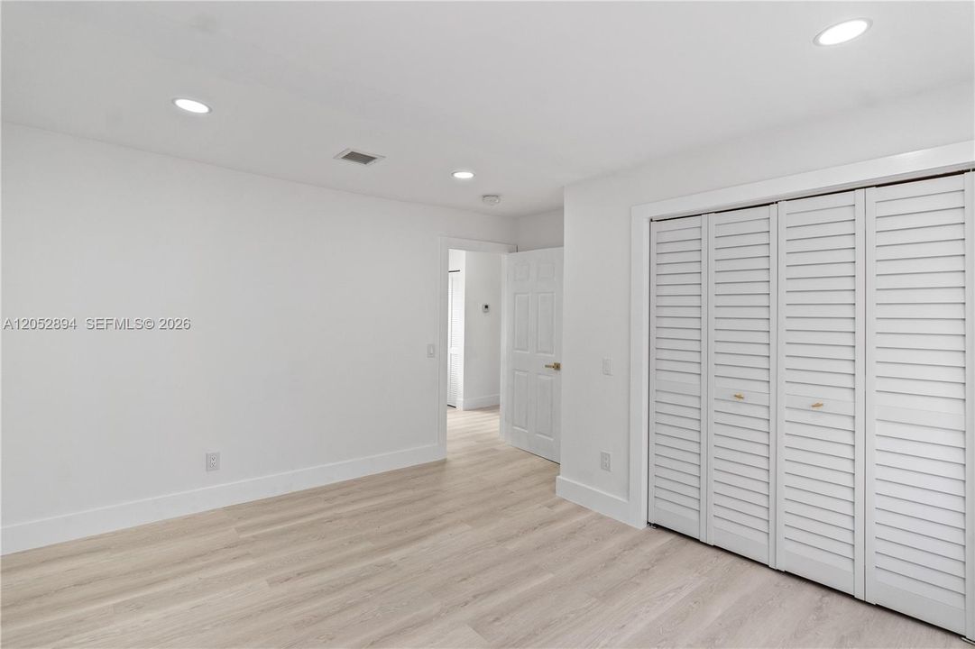 For Sale: $760,000 (5 beds, 4 baths, 2292 Square Feet)