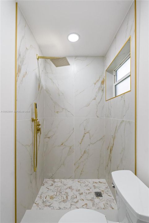 For Sale: $760,000 (5 beds, 4 baths, 2292 Square Feet)