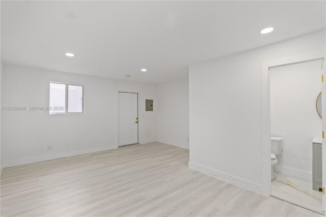 For Sale: $760,000 (5 beds, 4 baths, 2292 Square Feet)