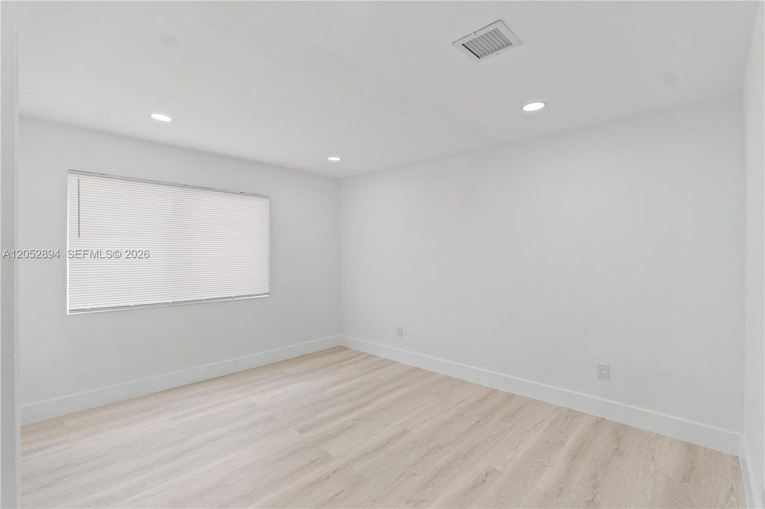 For Sale: $760,000 (5 beds, 4 baths, 2292 Square Feet)