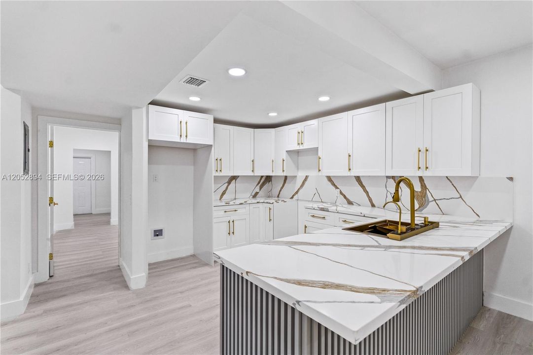 For Sale: $760,000 (5 beds, 4 baths, 2292 Square Feet)