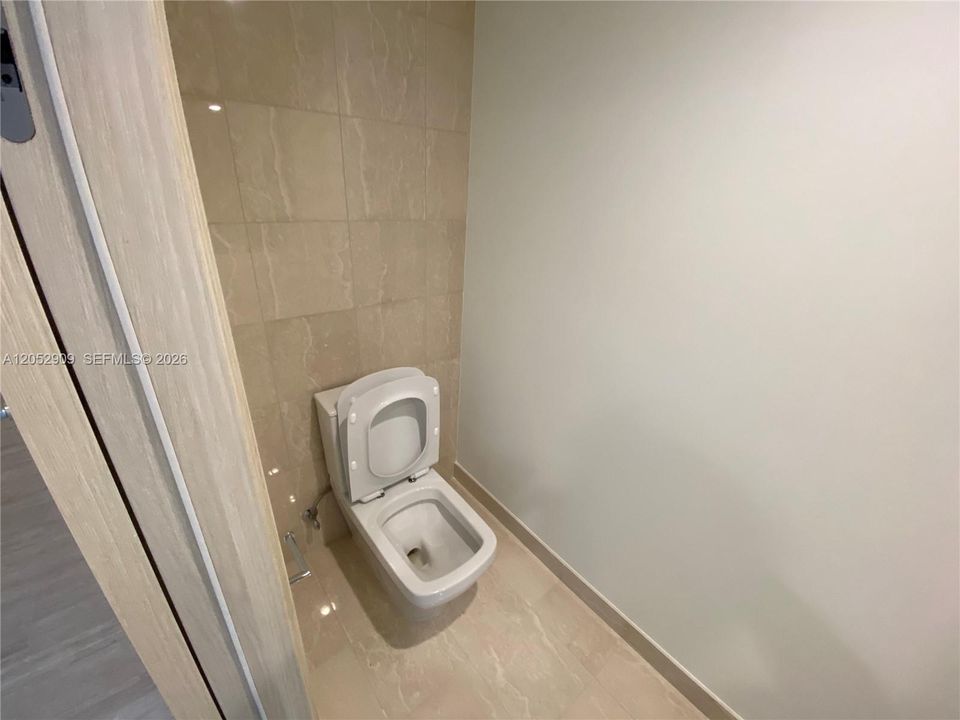 For Rent: $7,750 (2 beds, 2 baths, 1369 Square Feet)