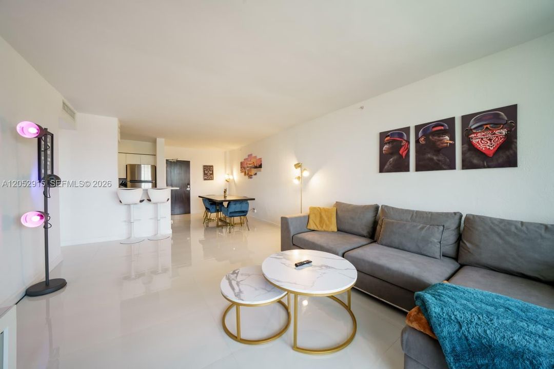 В аренду: $3,700 (1 спален, 1 ванн, 731 Квадратных фут)