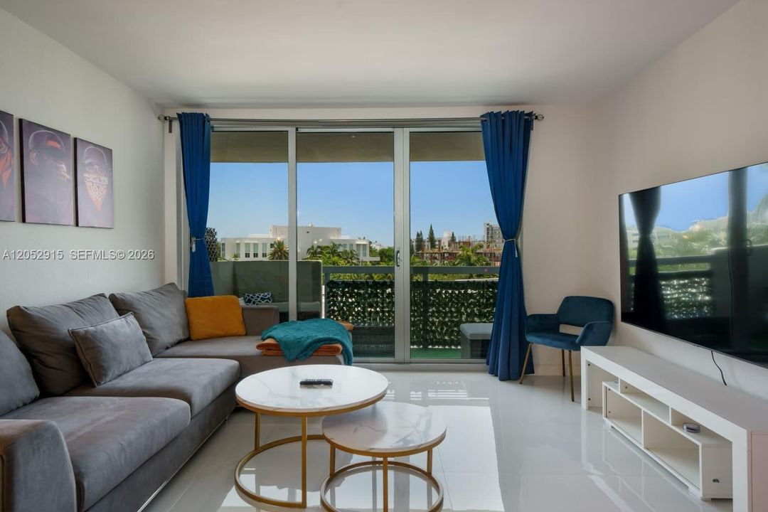 В аренду: $3,700 (1 спален, 1 ванн, 731 Квадратных фут)
