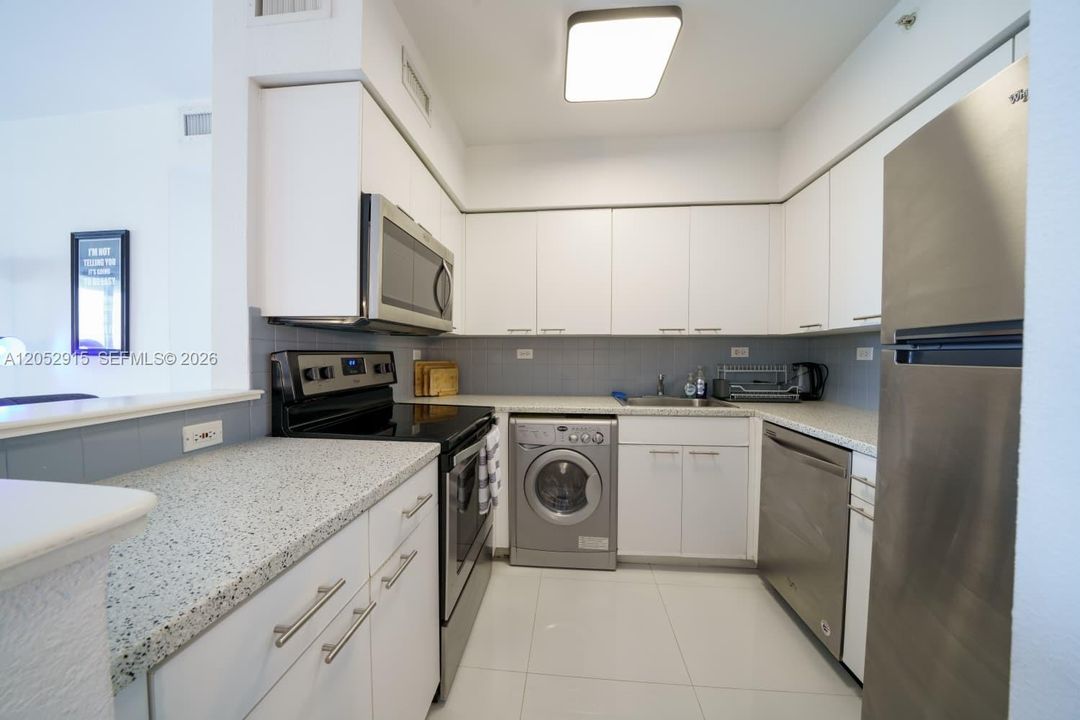 В аренду: $3,700 (1 спален, 1 ванн, 731 Квадратных фут)