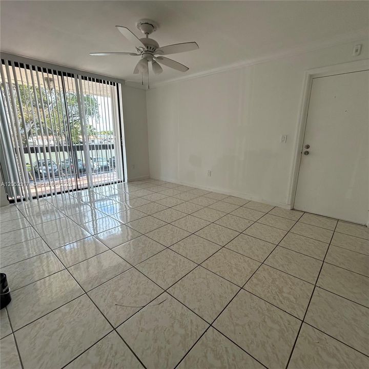 В аренду: $2,200 (2 спален, 2 ванн, 845 Квадратных фут)