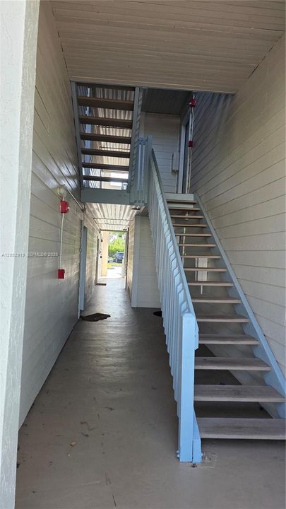 For Sale: $190,000 (2 beds, 1 baths, 902 Square Feet)