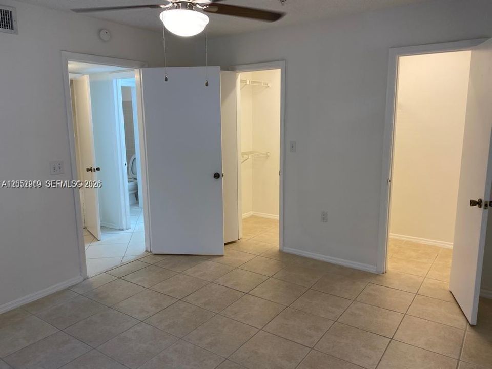 For Sale: $190,000 (2 beds, 1 baths, 902 Square Feet)