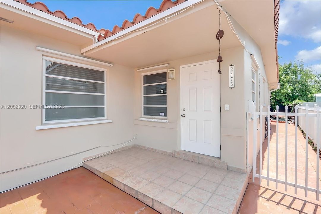 Entrance rear unit