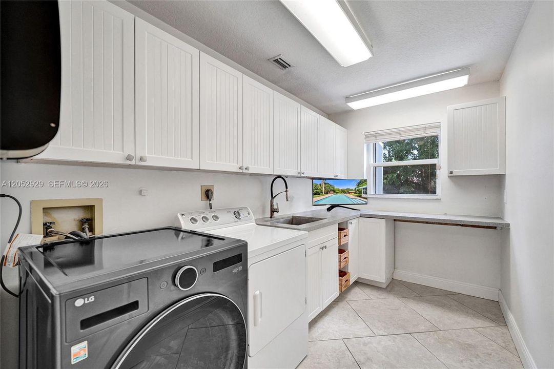 For Sale: $1,349,900 (4 beds, 2 baths, 2487 Square Feet)