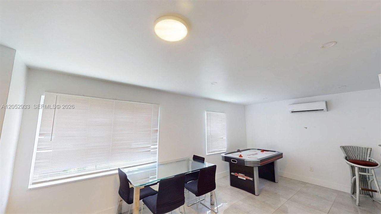 En Venta: $810,500 (5 camas, 3 baños, 2440 Pies cuadrados)