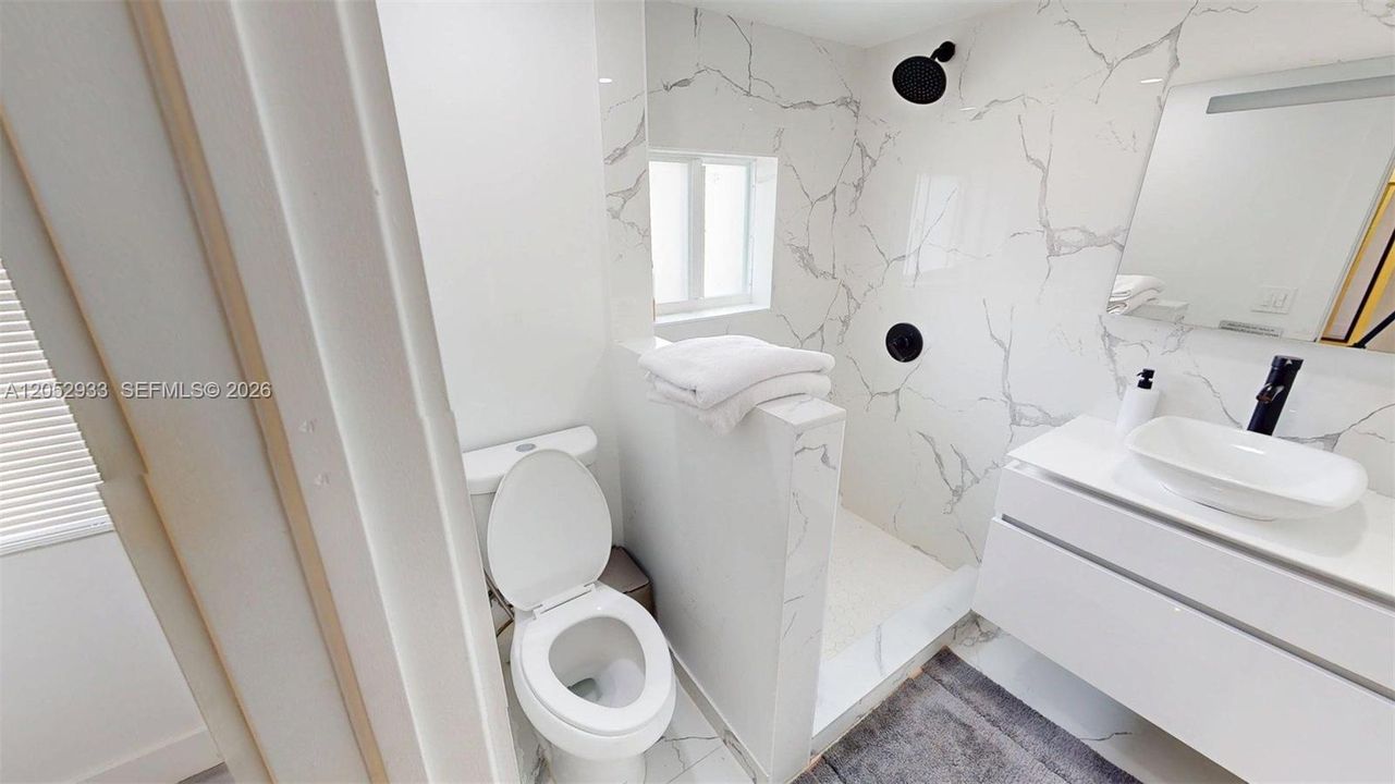 En Venta: $810,500 (5 camas, 3 baños, 2440 Pies cuadrados)