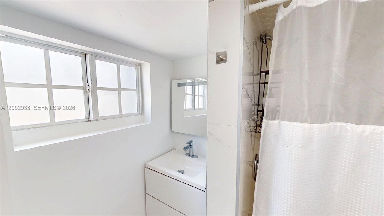En Venta: $810,500 (5 camas, 3 baños, 2440 Pies cuadrados)