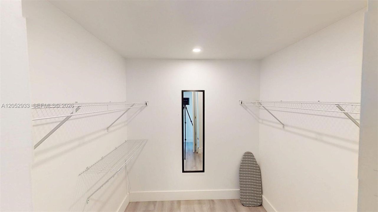 En Venta: $810,500 (5 camas, 3 baños, 2440 Pies cuadrados)