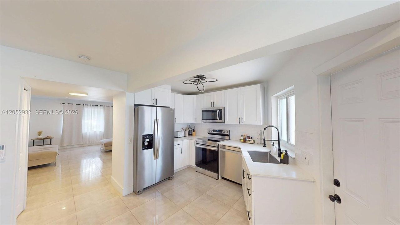 En Venta: $810,500 (5 camas, 3 baños, 2440 Pies cuadrados)