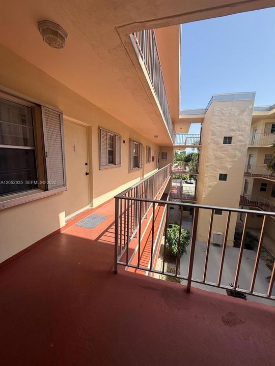 For Rent: $2,100 (2 beds, 2 baths, 1000 Square Feet)