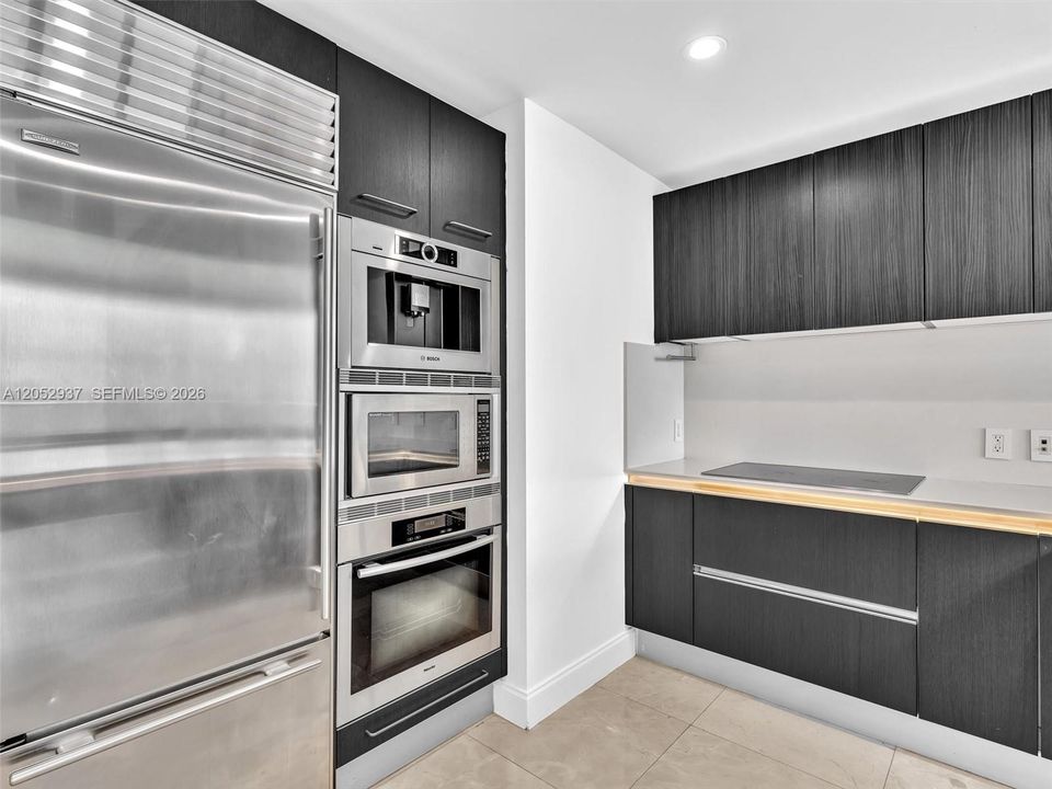 For Rent: $5,250 (1 beds, 1 baths, 862 Square Feet)