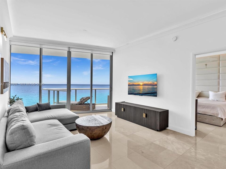 For Rent: $5,250 (1 beds, 1 baths, 862 Square Feet)