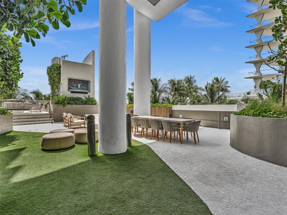For Rent: $5,250 (1 beds, 1 baths, 862 Square Feet)
