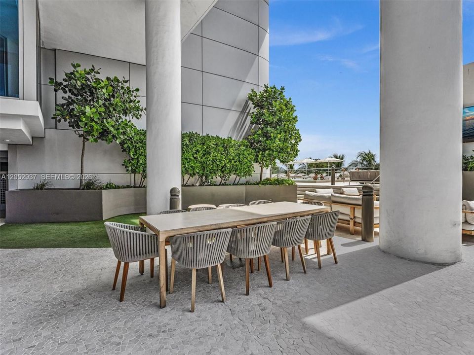 For Rent: $5,250 (1 beds, 1 baths, 862 Square Feet)