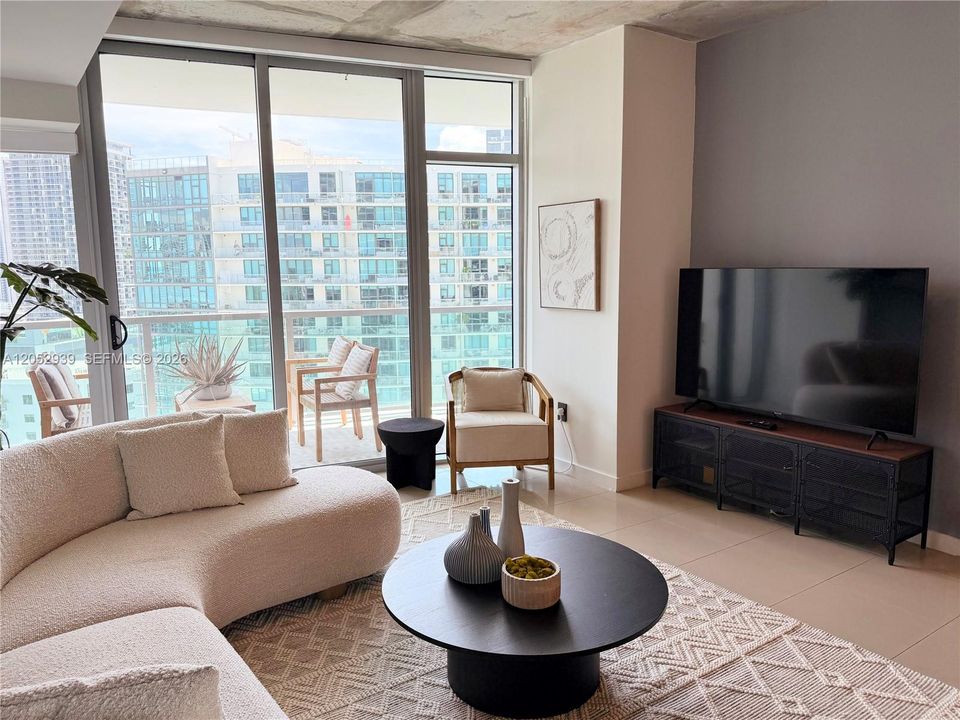 For Rent: $3,950 (1 beds, 1 baths, 861 Square Feet)