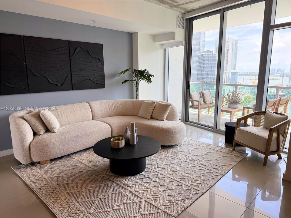 For Rent: $3,950 (1 beds, 1 baths, 861 Square Feet)