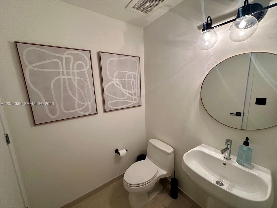 For Rent: $3,950 (1 beds, 1 baths, 861 Square Feet)