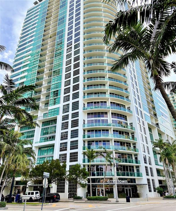 For Rent: $3,950 (1 beds, 1 baths, 861 Square Feet)