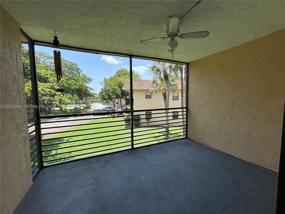 For Rent: $1,950 (2 beds, 2 baths, 1015 Square Feet)