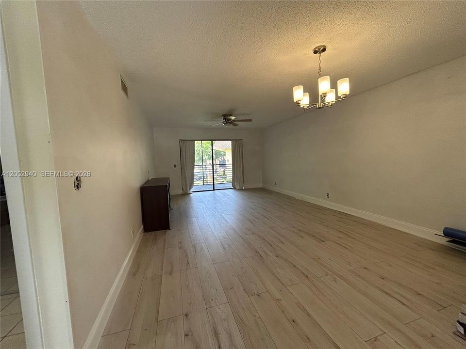 For Rent: $1,950 (2 beds, 2 baths, 1015 Square Feet)