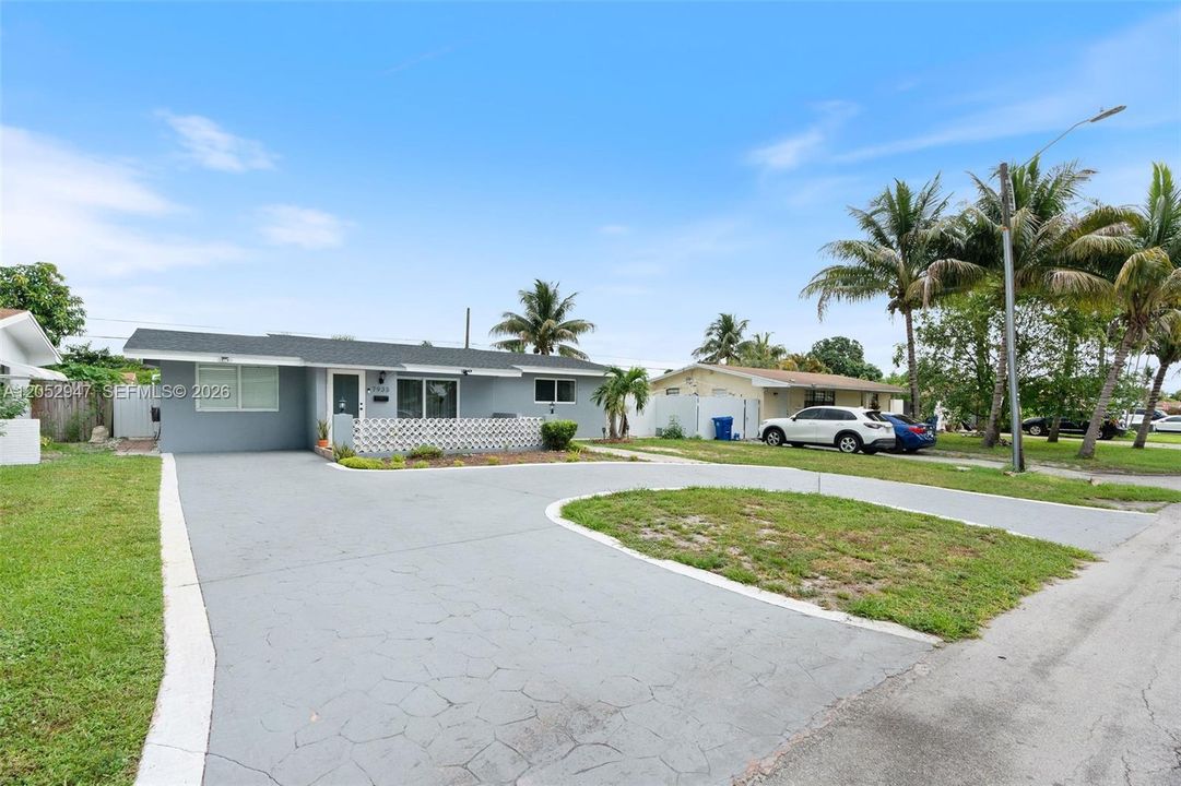 For Sale: $469,000 (3 beds, 2 baths, 1138 Square Feet)