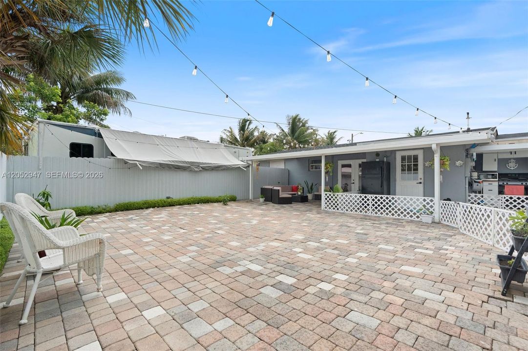 For Sale: $469,000 (3 beds, 2 baths, 1138 Square Feet)